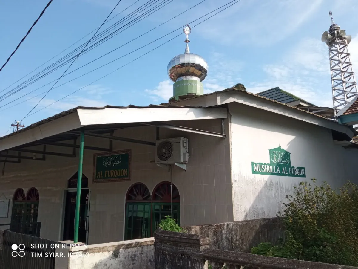 Musholla Al-Furqaan: Tempat Ibadah yang Menyatu dengan Kehidupan Cilacap